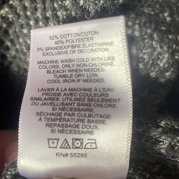 Express button V-neck sweater - Picture 5 of 5